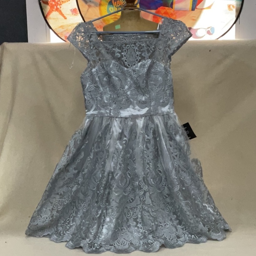NWT woman’s LULU’S lined dress